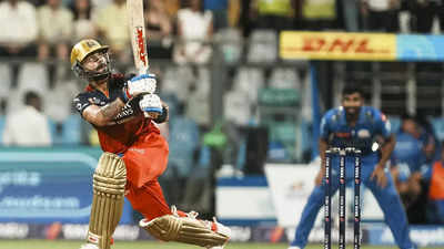 Galat fehmi dekh lo! Virat Kohli reacts after watching his 14-year-old post-match interview | New Zealand in India 2016 News